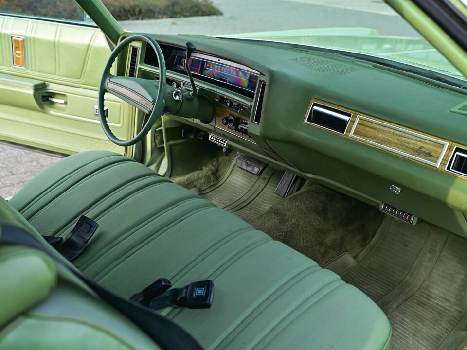 Image 37/44 of Chevrolet Impala (1974)