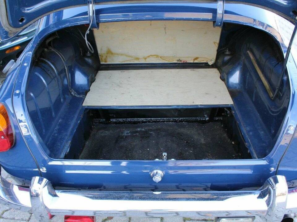 Image 16/18 of Saab 96 (1964)