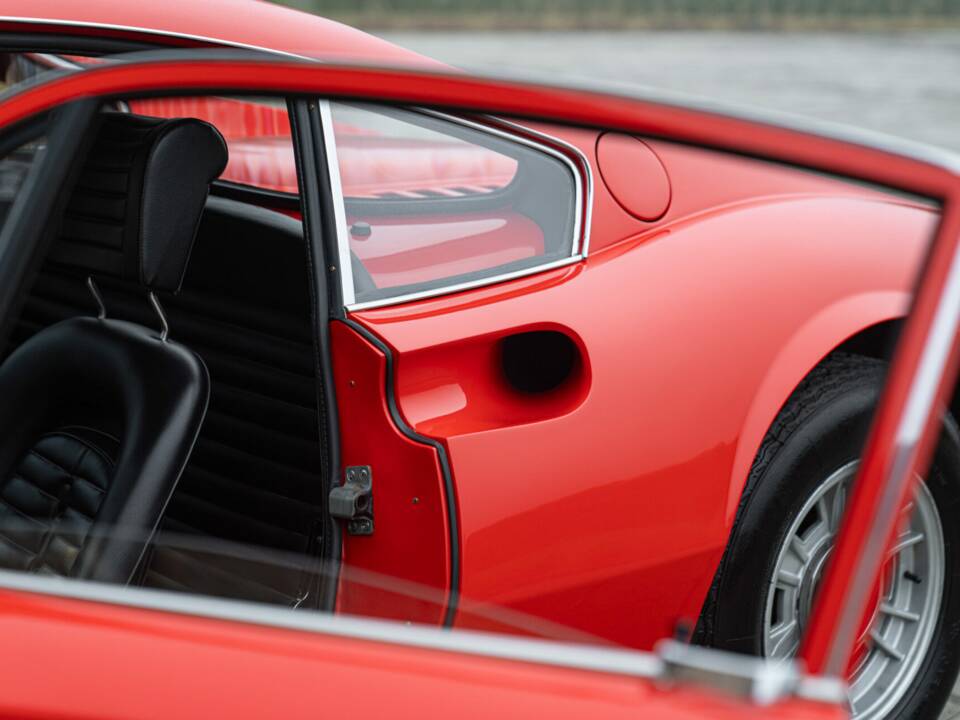 Image 15/50 of Ferrari Dino 246 GT (1971)