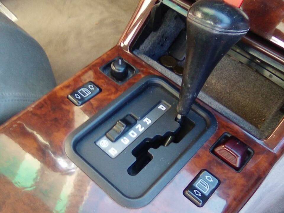 Image 21/50 of Mercedes-Benz 300 SL-24 (1989)