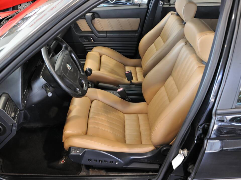 Obraz 13/34 pojazdu Alfa Romeo 164 3.0 24V Q4 (1996)