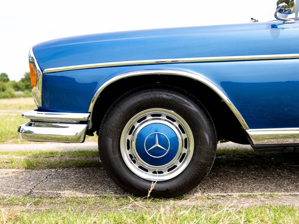 Afbeelding 6/62 van Mercedes-Benz 300 SE (1965)