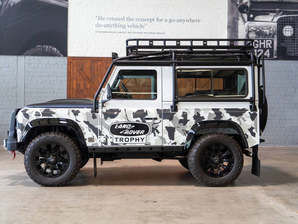 Bild 6/30 von Land Rover Defender 90 Works V8 (2012)