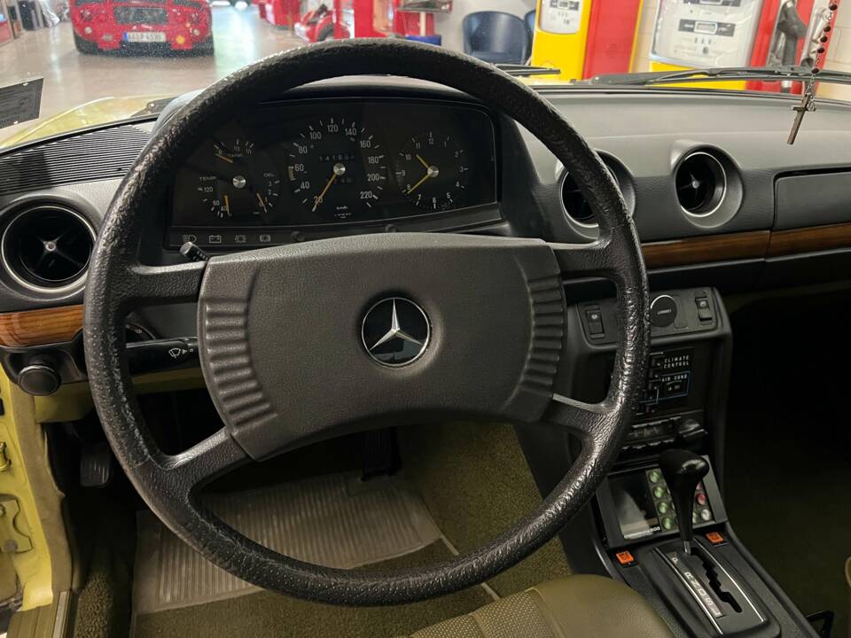 Afbeelding 8/19 van Mercedes-Benz 280 E (1979)