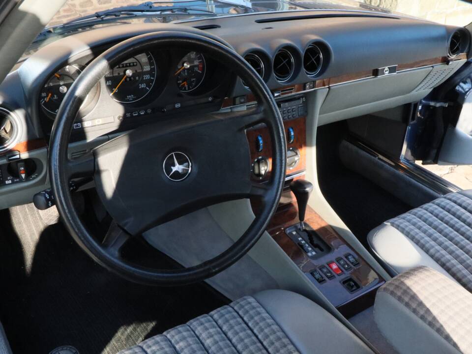 Image 25/43 of Mercedes-Benz 300 SL (1989)