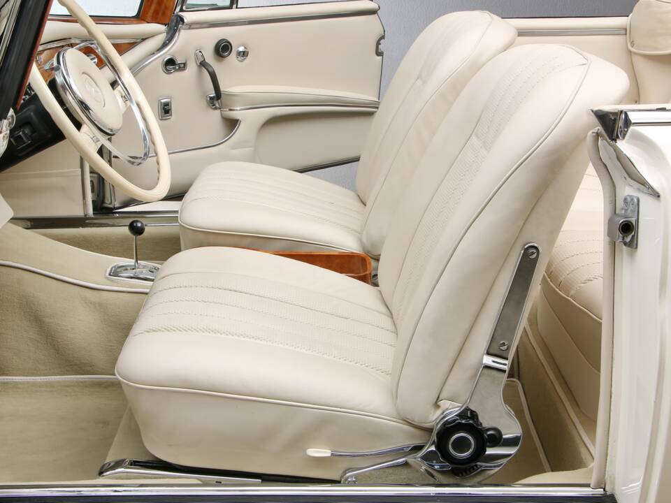 Image 15/27 of Mercedes-Benz 300 SE (1967)