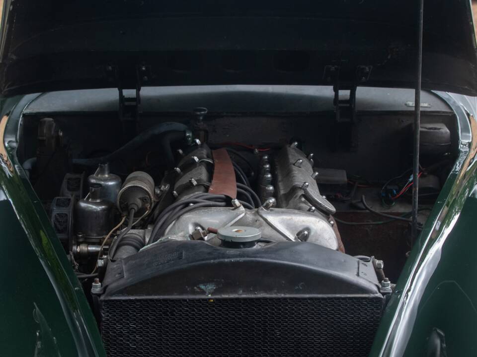 Image 37/46 of Jaguar XK 120 DHC (1954)