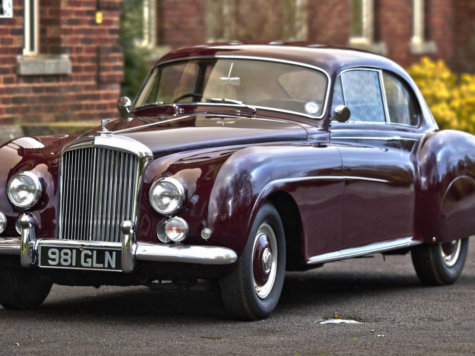 Image 8/38 of Bentley R-Type Continental (1955)