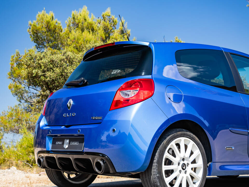 Image 39/40 of Renault Clio Gordini R.S. (2012)