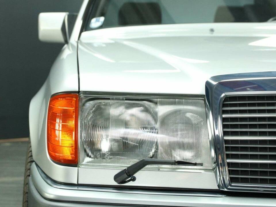 Bild 40/50 von Mercedes-Benz 300 E-24 (1992)