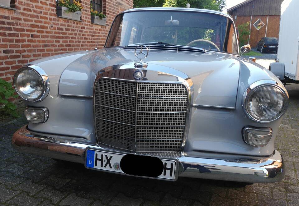 Image 3/8 of Mercedes-Benz 190 c (1965)