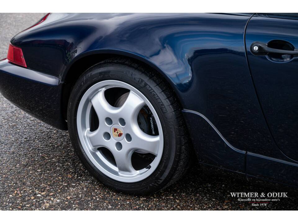 Image 18/33 de Porsche 911 Carrera 4 (1992)