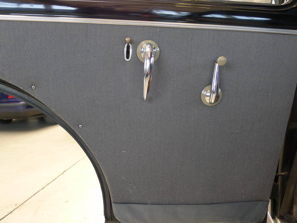Bild 43/50 von Peugeot 203 C (1955)