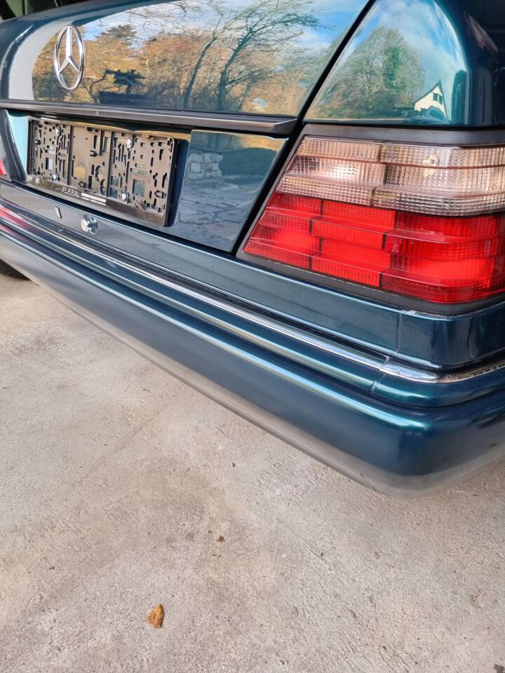 Image 22/29 of Mercedes-Benz E 200 (1995)