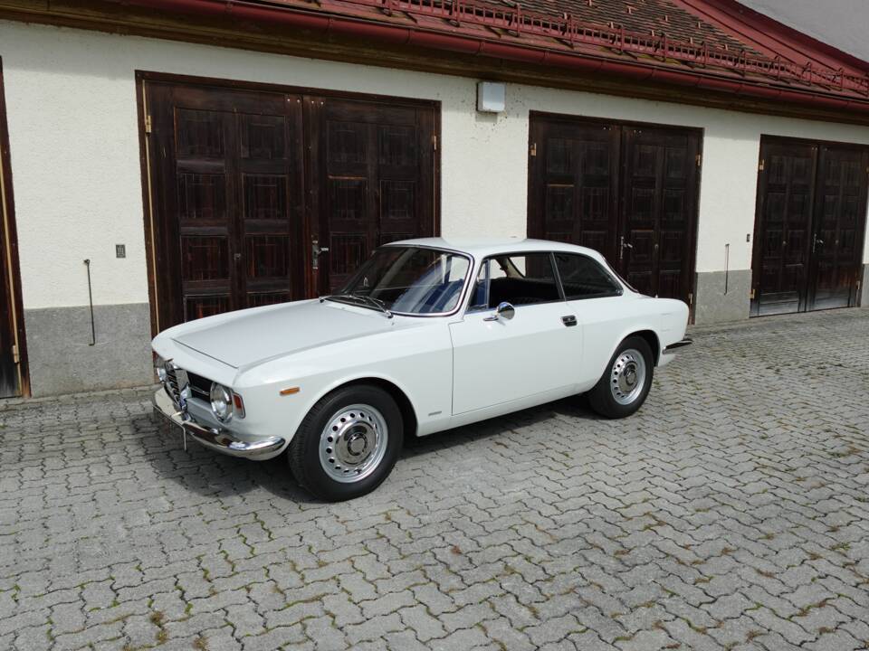 Bild 2/67 von Alfa Romeo Giulia 1300 GT Junior (1968)