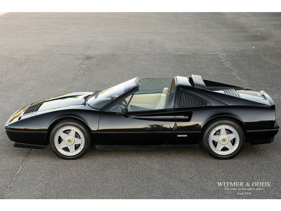 Image 11/41 de Ferrari 328 GTS (1989)