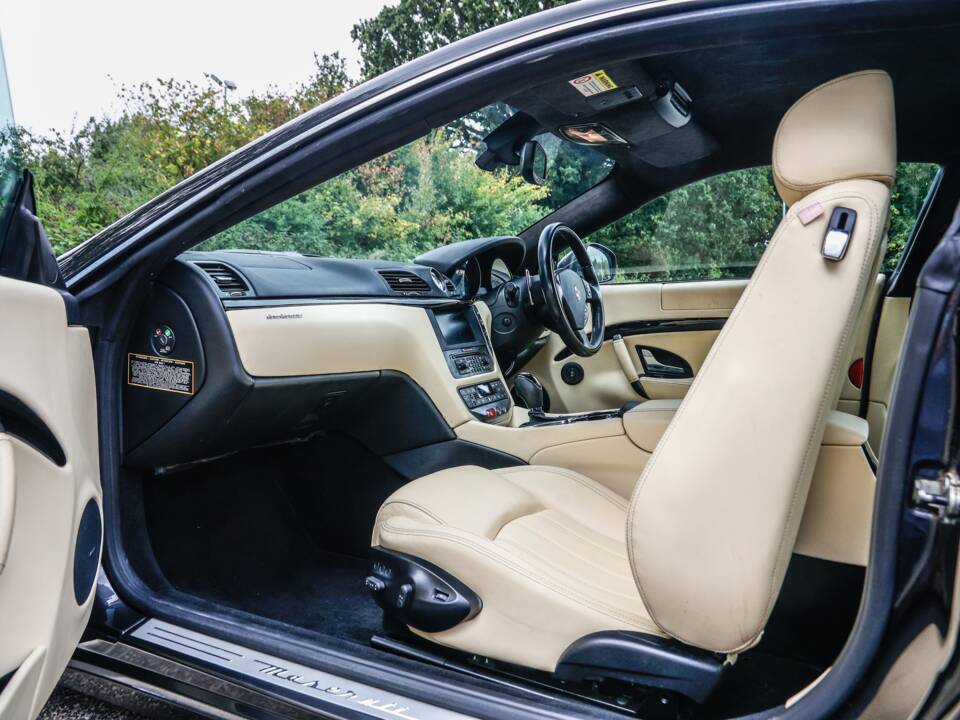 Image 36/43 of Maserati GranTurismo 4.2 (2008)
