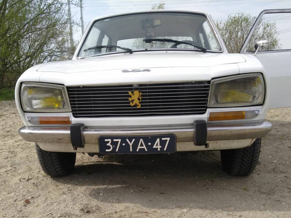 Image 5/8 de Peugeot 504 GL (1976)