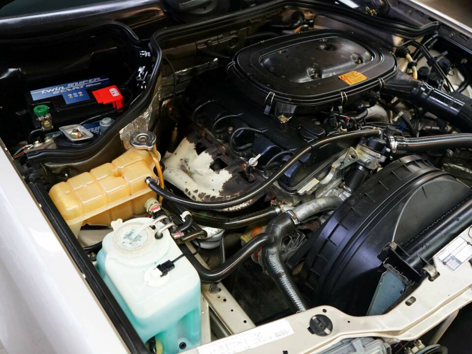 Bild 31/33 von Mercedes-Benz 230 E (1990)