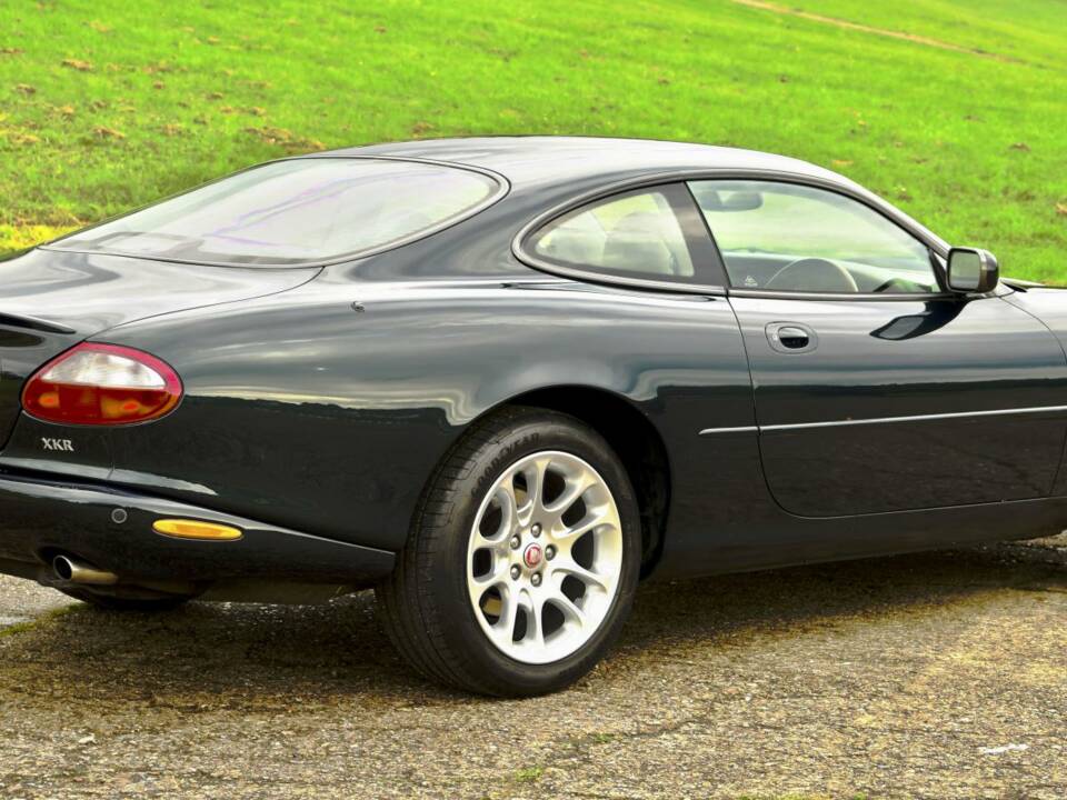 Image 8/50 of Jaguar XKR (2000)