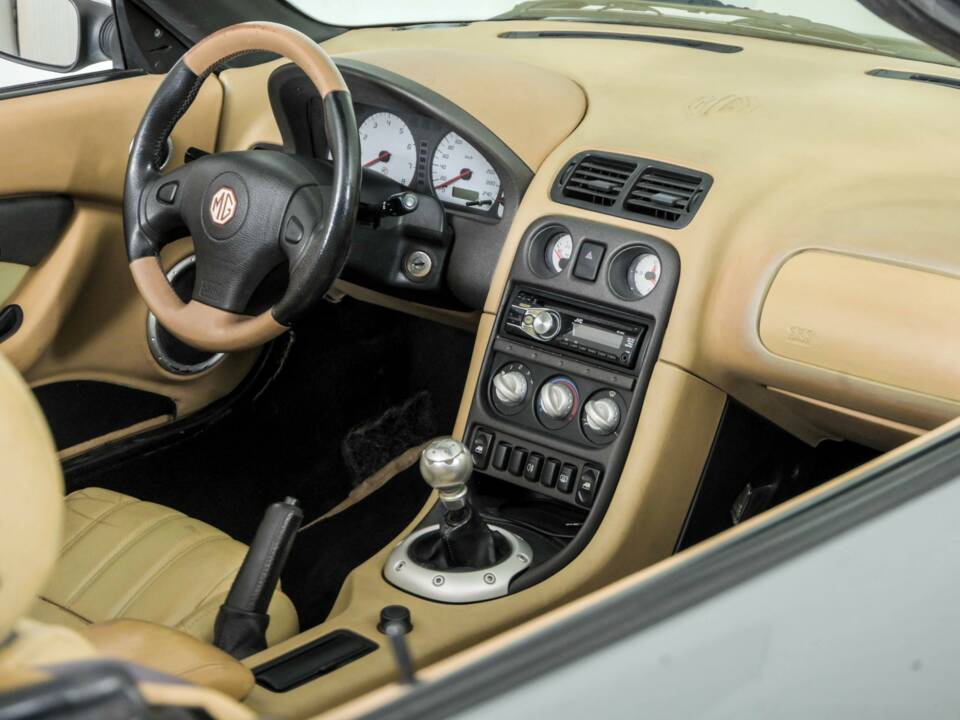 Image 35/49 of MG TF 135 (2002)