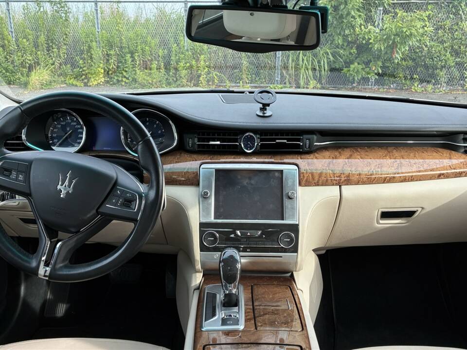 Image 17/54 of Maserati Quattroporte GTS (2015)