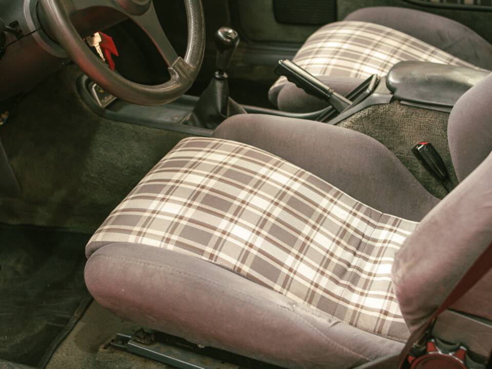 Image 19/34 of Ford Capri 2,8i (1981)