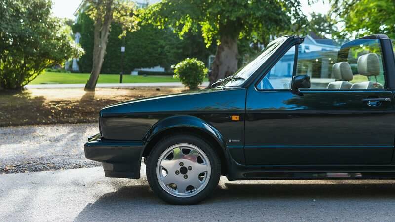 Image 44/50 of Volkswagen Golf Mk I GTI 1.8 (1991)