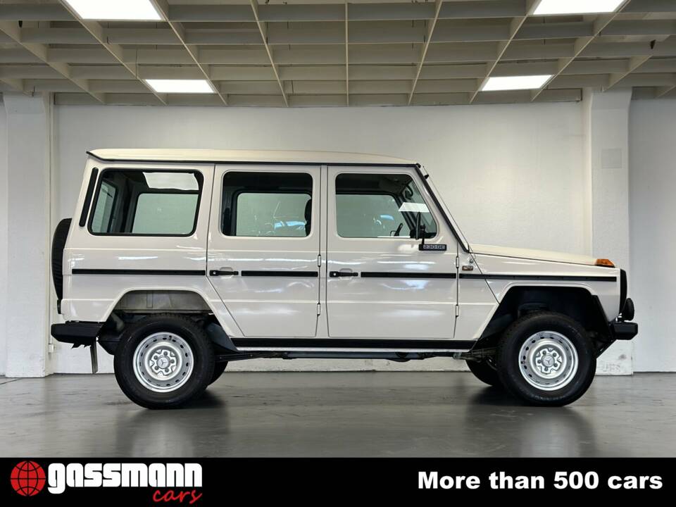 Immagine 4/15 di Mercedes-Benz 230 GE (LWB) (1985)