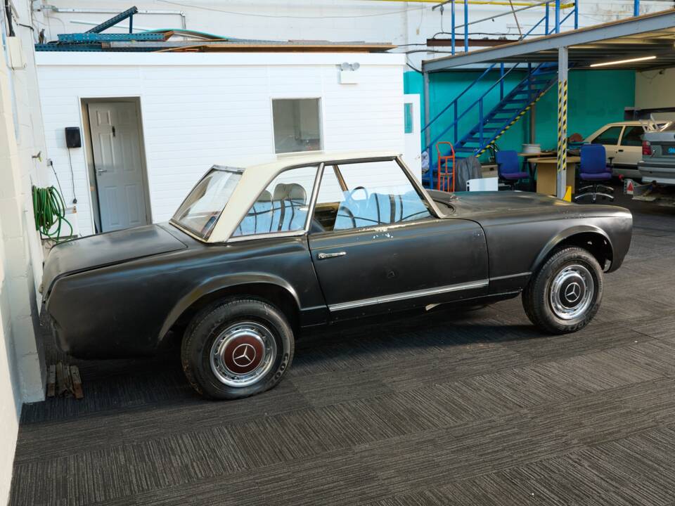 Image 17/47 de Mercedes-Benz 250 SL (1967)