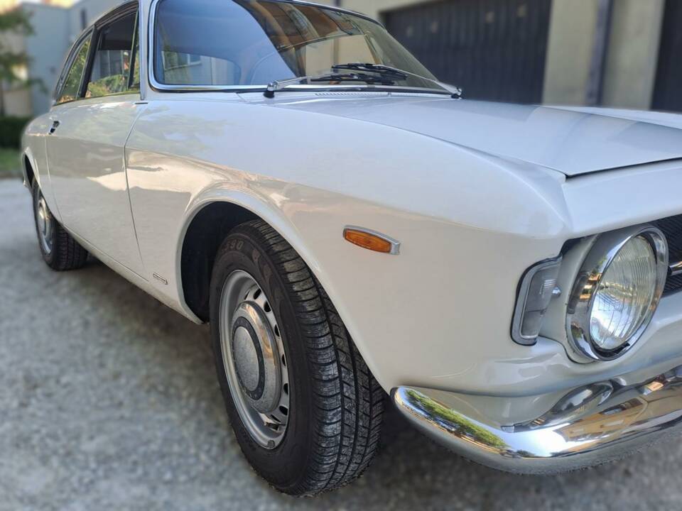 Bild 16/39 von Alfa Romeo Giulia GT 1300 Junior (1970)