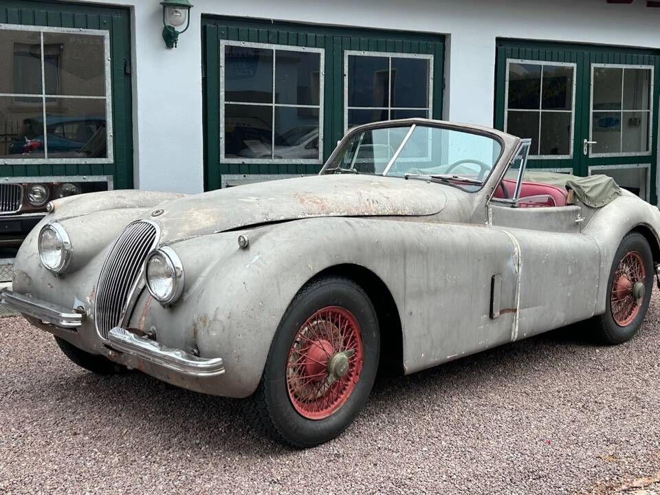 Image 4/16 of Jaguar XK 120 DHC (1950)