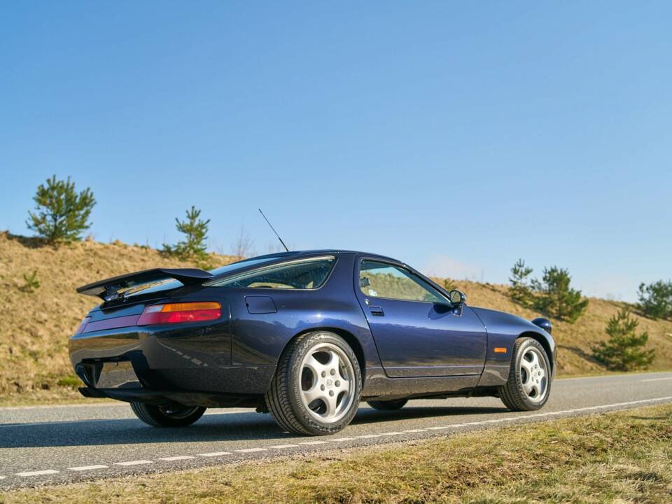 Image 39/50 of Porsche 928 GTS (1992)