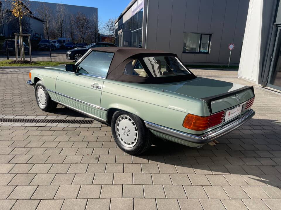 Afbeelding 7/31 van Mercedes-Benz 500 SL (1987)