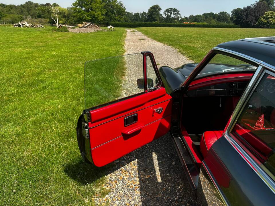 Image 20/38 of MG MGB GT V8 (1974)