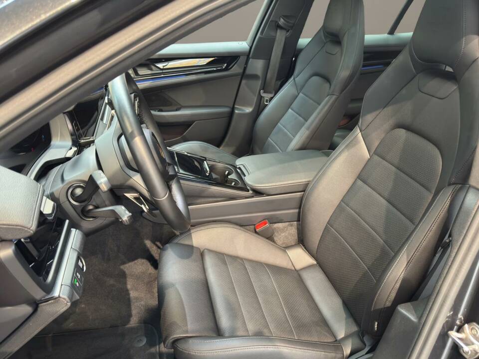 Image 8/10 of Porsche Panamera 4 E-Hybrid (2024)