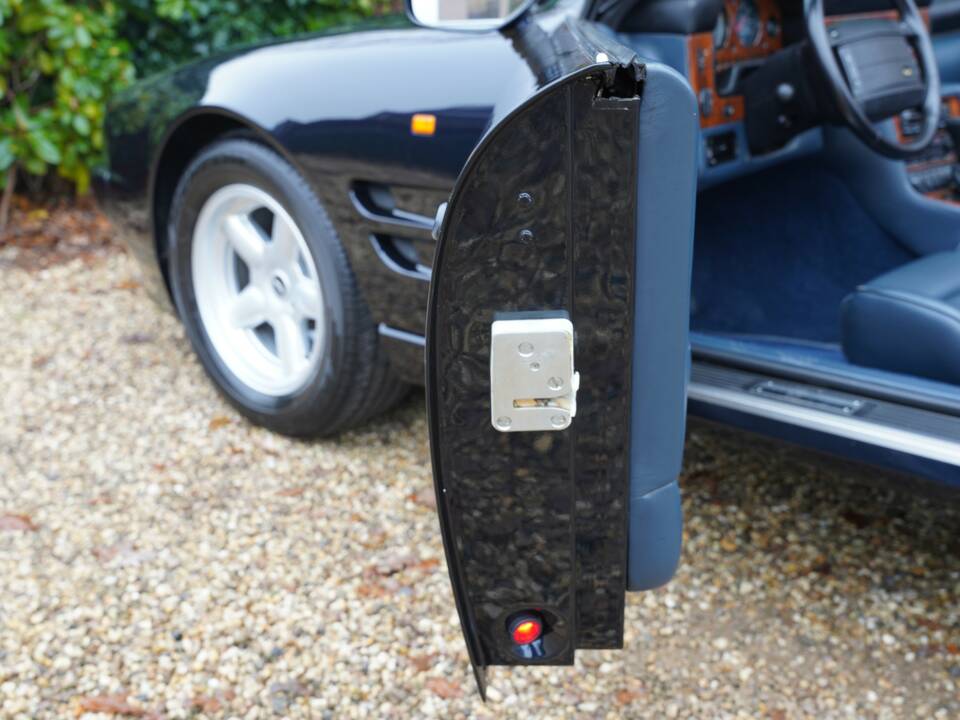 Image 47/50 of Aston Martin Virage Volante (1994)