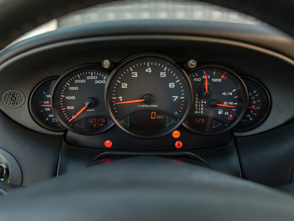 Image 46/50 of Porsche 911 Carrera 4 (1999)