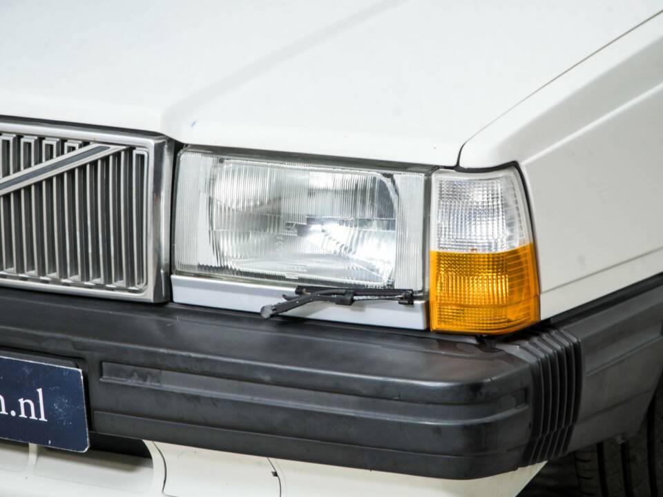 Image 22/50 de Volvo 740 (1984)