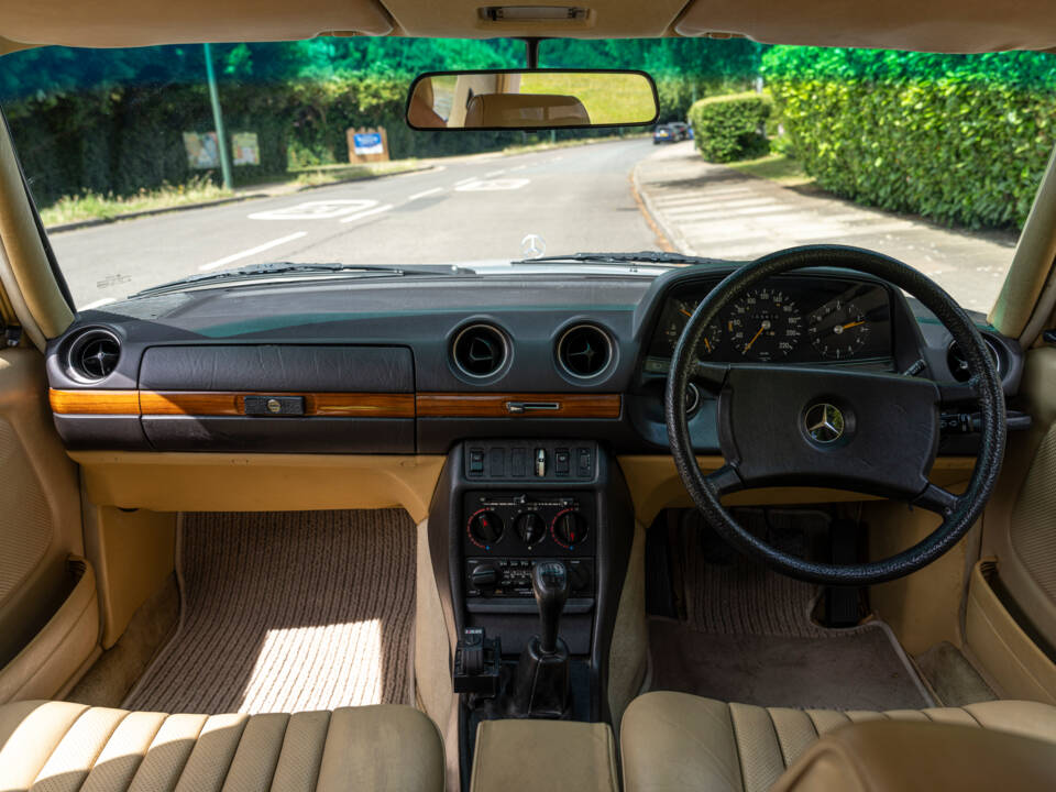 Immagine 14/25 di Mercedes-Benz 280 E (1981)