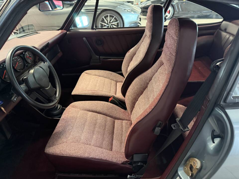 Image 15/18 de Porsche 911 SC 3.0 (1983)