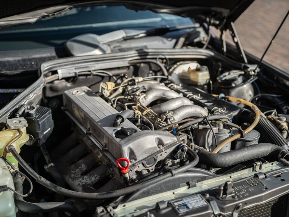 Immagine 9/73 di Mercedes-Benz 190 D 2.5 (1990)
