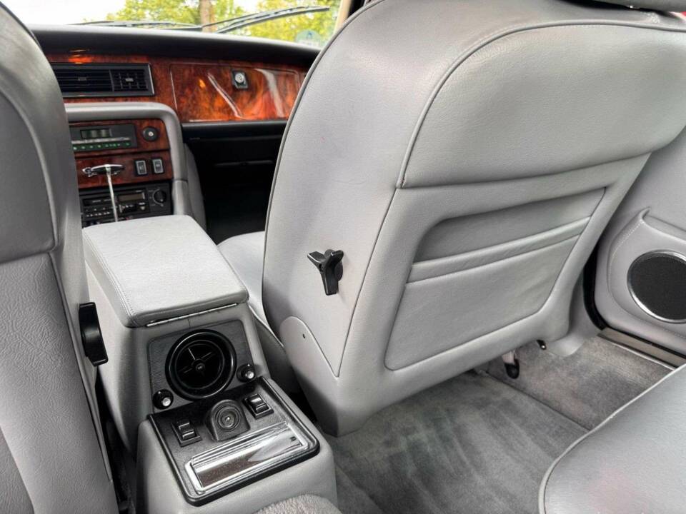 Image 18/20 de Daimler Double Six (1993)