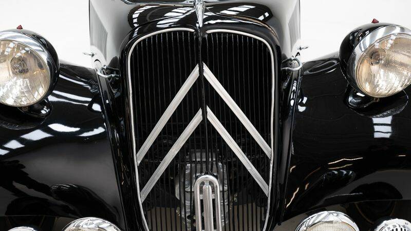 Image 12/15 de Citroën Traction Avant 11 B (1955)