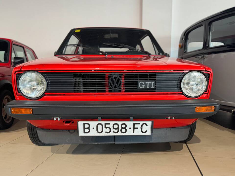 Immagine 2/34 di Volkswagen Golf I GTI 1.6 (1982)