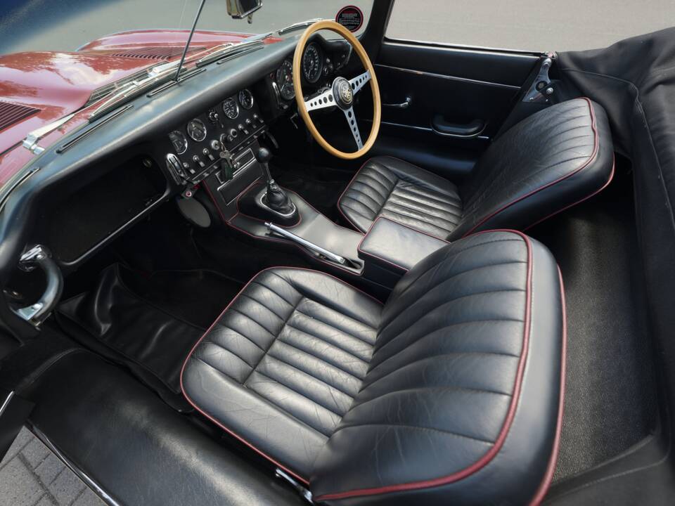 Image 20/80 of Jaguar E-Type 4.2 (1966)