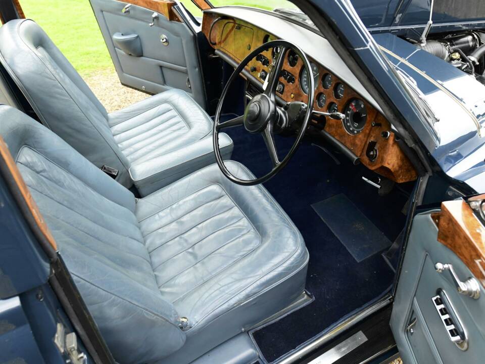 Image 20/50 of Bentley S 3 Continental Flying Spur (1963)