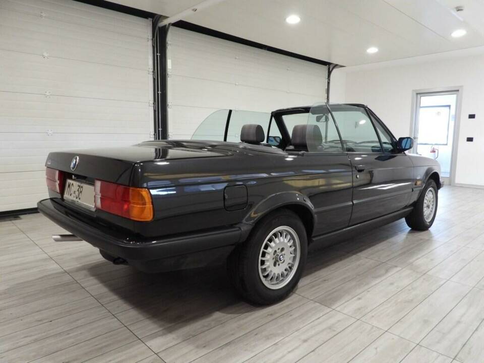 Immagine 4/14 di BMW 320i (1989)