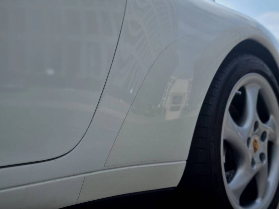 Image 28/45 of Porsche 911 Carrera 4 (1995)