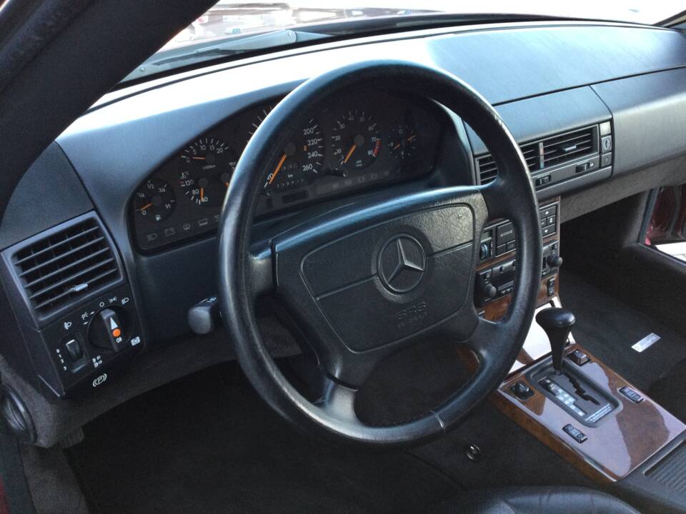 Image 14/32 de Mercedes-Benz 300 SL-24 (1992)